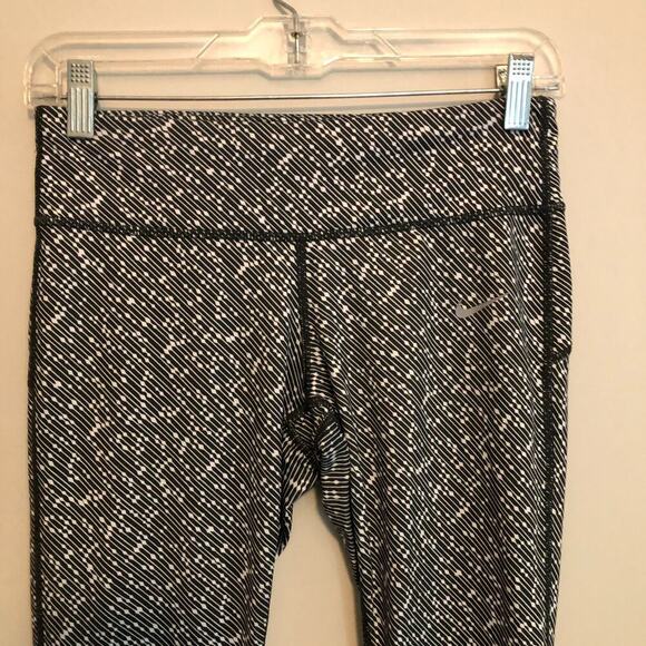 Nike Dri Fit Capri Leggings Womens Small Running Gym Yoga Meteor Black White - Picture 5 of 8